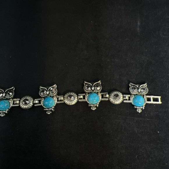 Vintage Silver Tone Faux Turquois Owl Bracelet (4025) - Picture 6 of 8